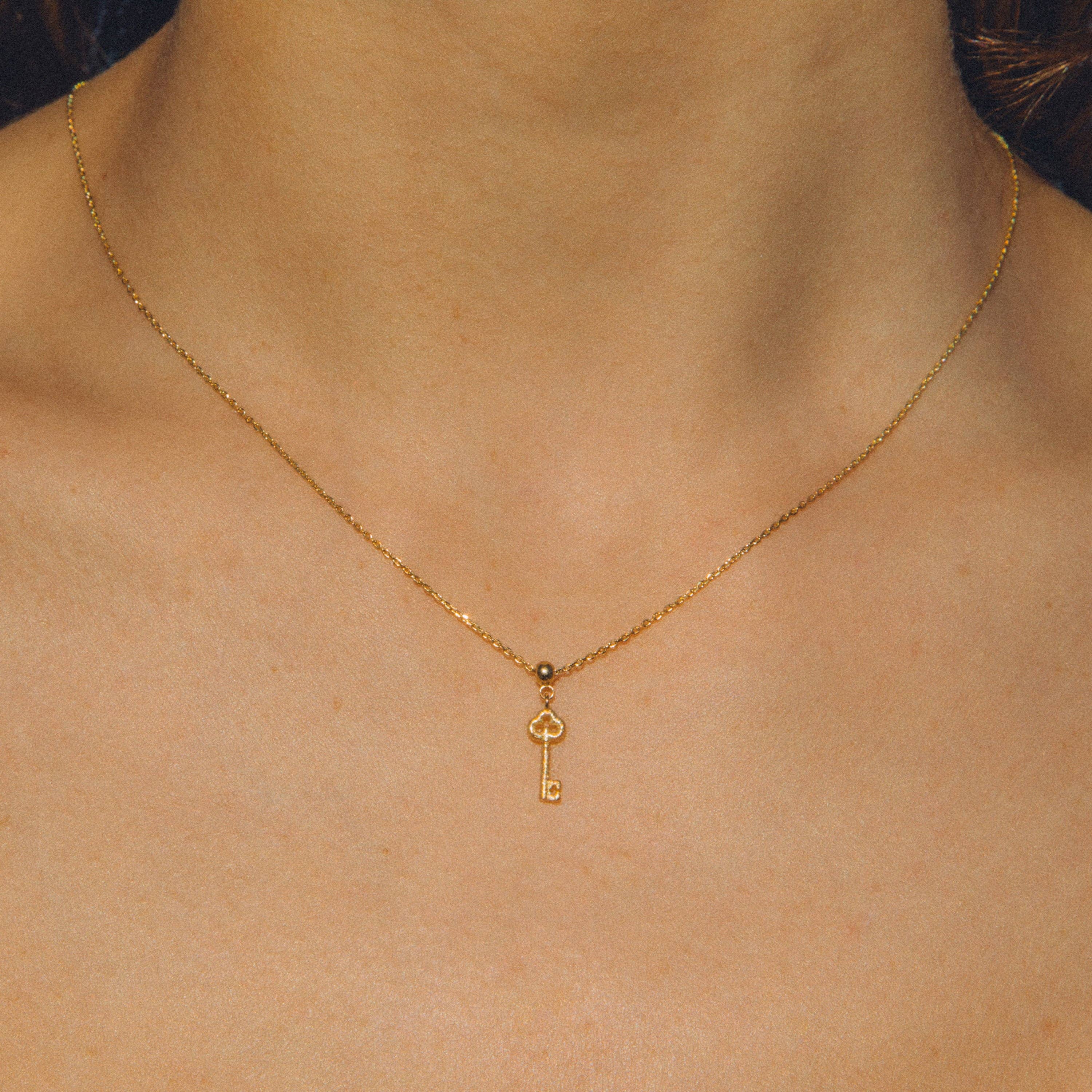 Agapé Studio Jewelry - Luzón Charm | Jewelry Gold Gift Waterproof: Charm + Chain Necklace